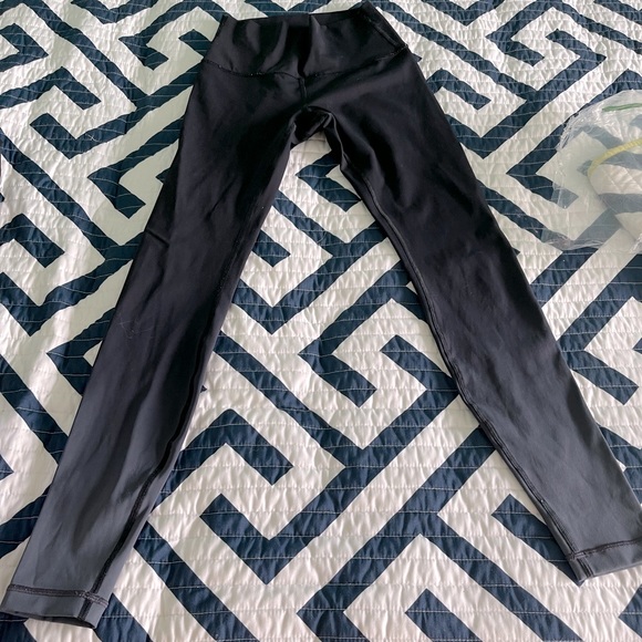 Lululemon Black Ombré leggings EUC size 4 - Picture 1 of 6